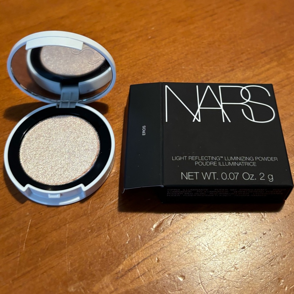 NARS Light Reflecting Luminizing Powder - Picture 5 of 16